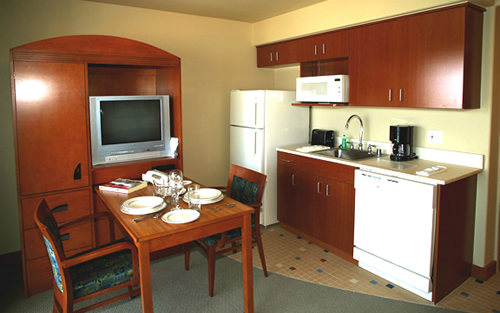 Kitchen & Dining Area